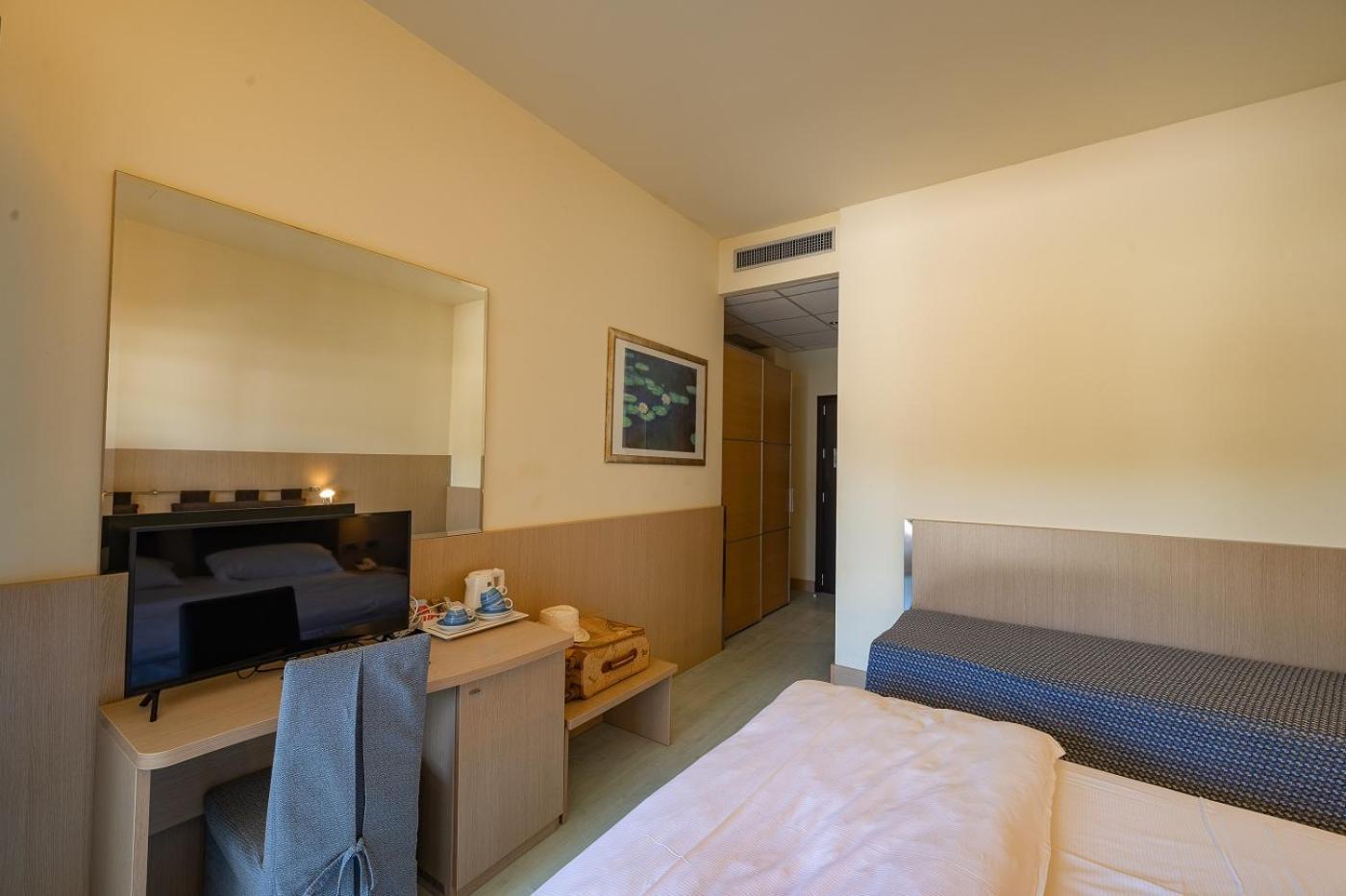 Il Tridente Hotel ביביונה מראה חיצוני תמונה