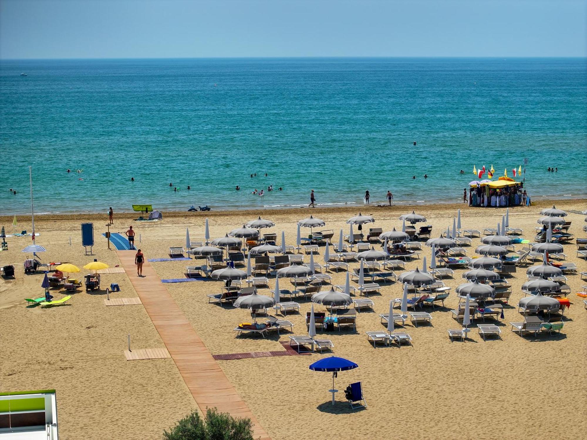Il Tridente Hotel ביביונה מראה חיצוני תמונה