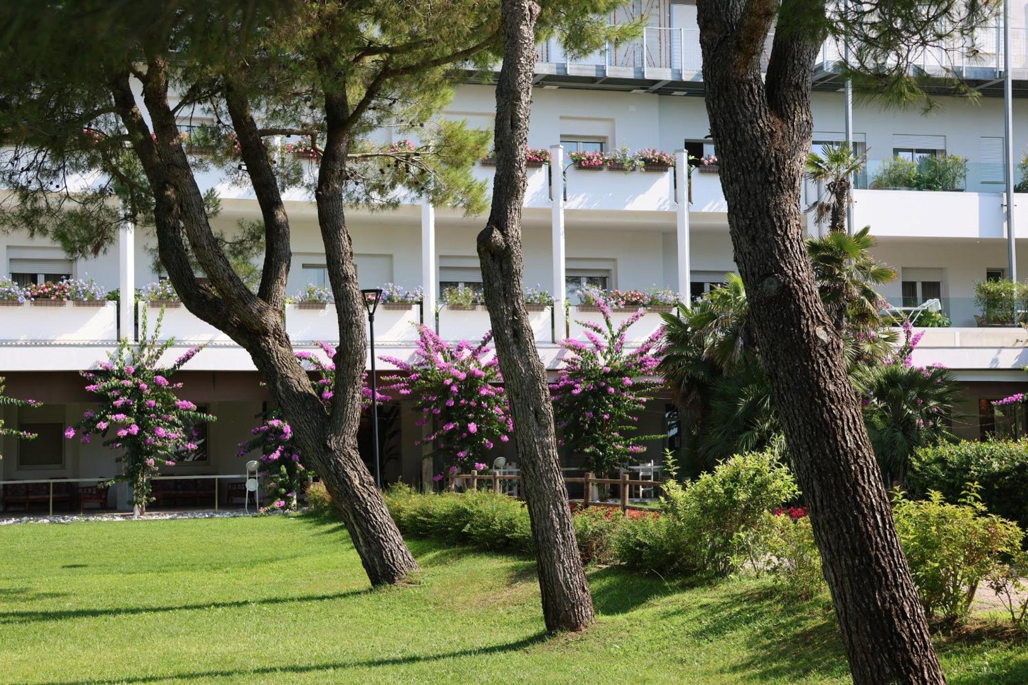 Il Tridente Hotel ביביונה מראה חיצוני תמונה