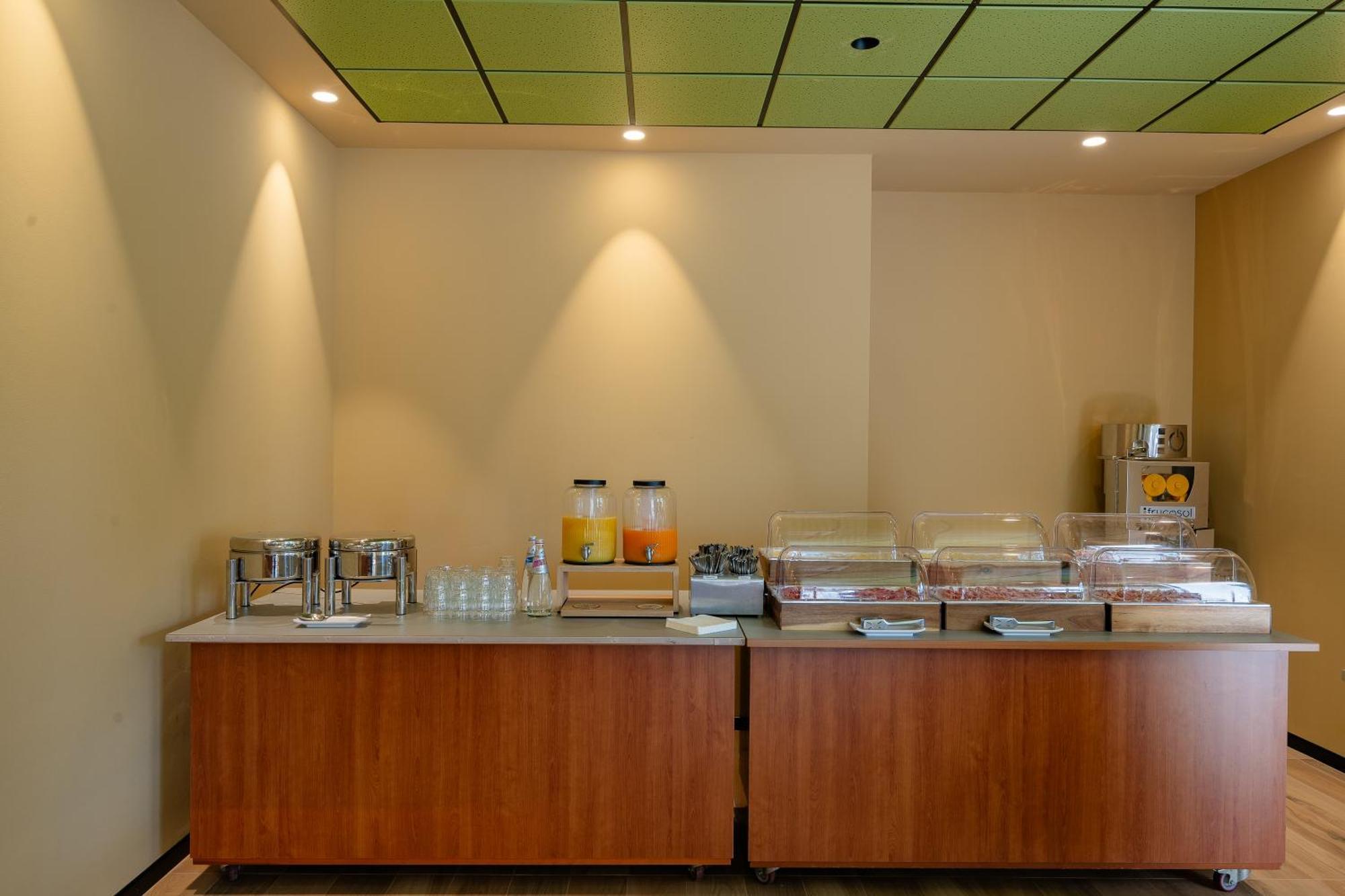 Il Tridente Hotel ביביונה מראה חיצוני תמונה