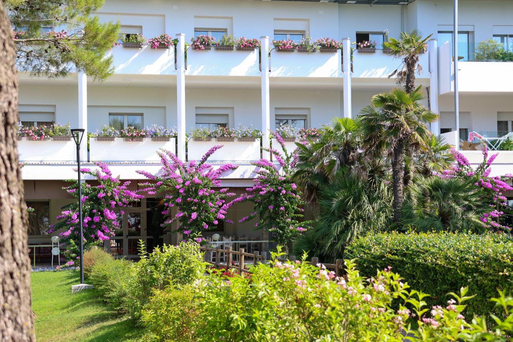 Il Tridente Hotel ביביונה מראה חיצוני תמונה